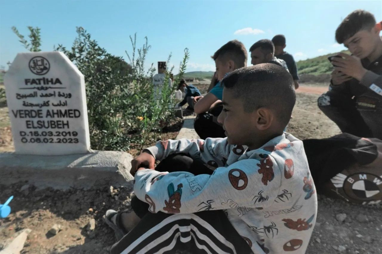 Quake victims’ families visit graves on first Eid al-Fitr after disaster: 'God gave us great pain' - Page 3