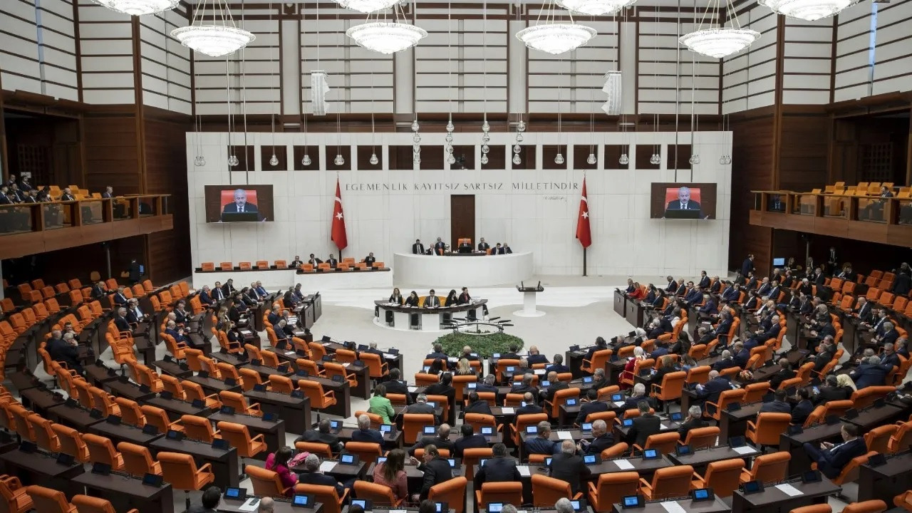 Turkish parliament holds last meeting before elections