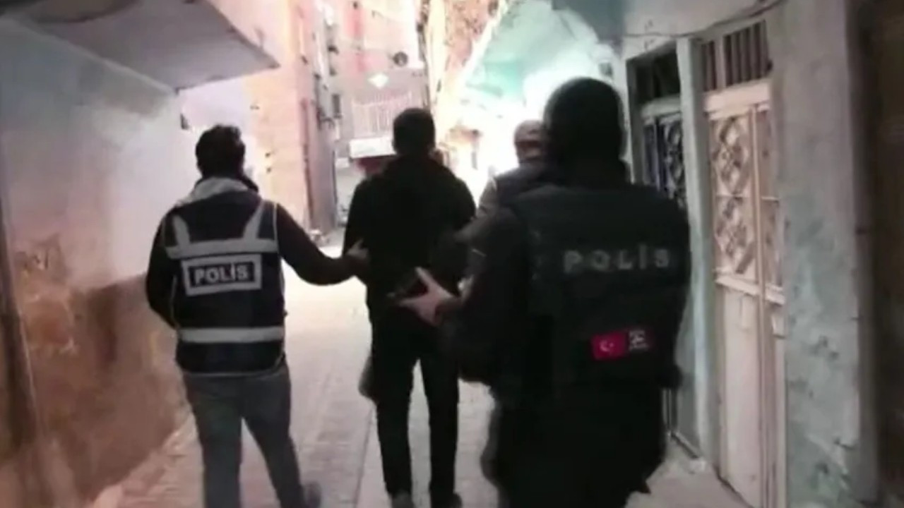 Four journalists formally arrested after mass raid in Diyarbakır
