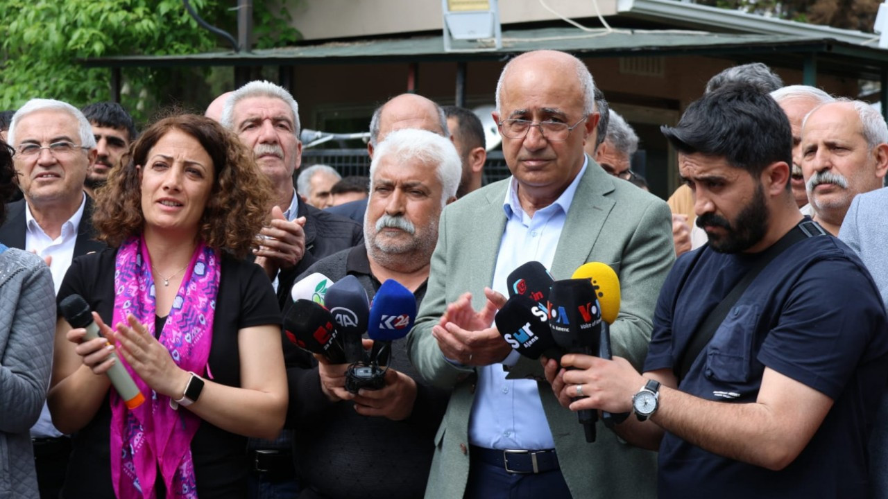 Politicians, activists protest against mass crackdown in Diyarbakır