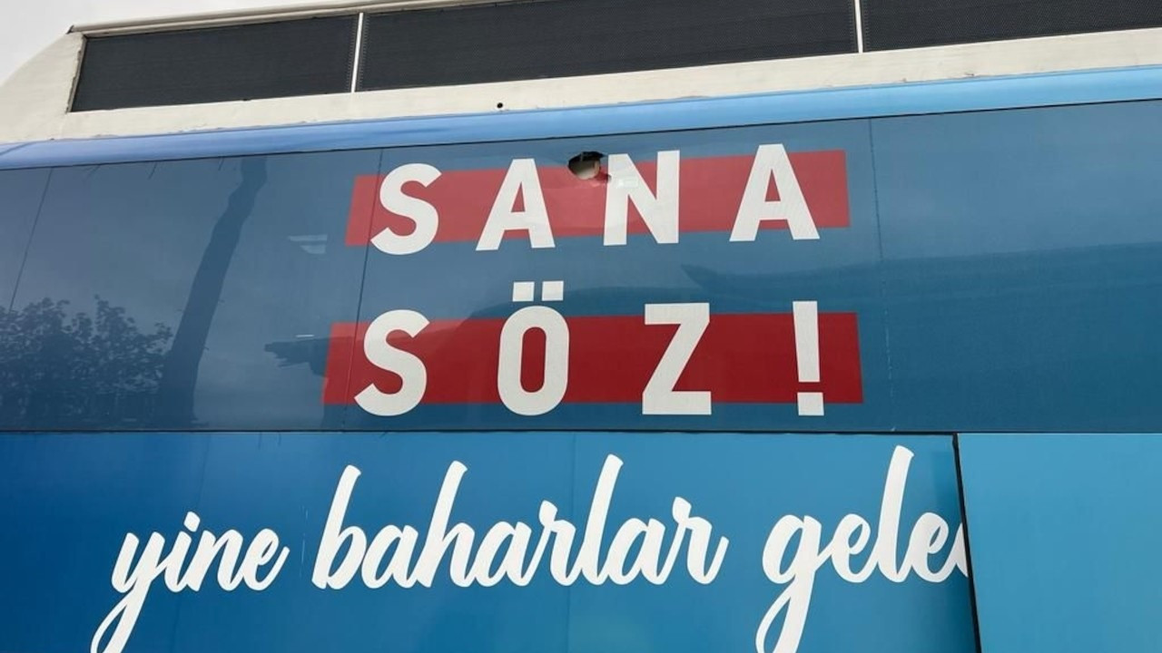 16-year-old child throws stone at Kılıçdaroğlu's election bus