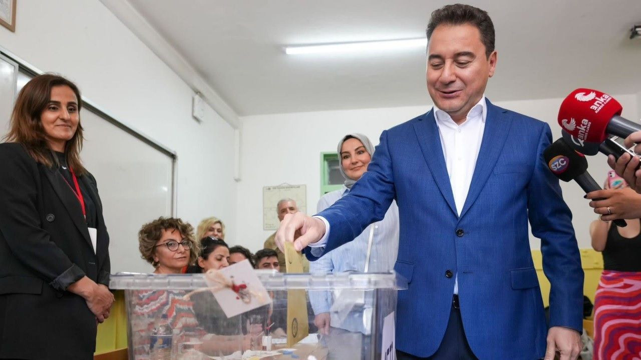 Turkish politicians cast votes in historic election - Page 5