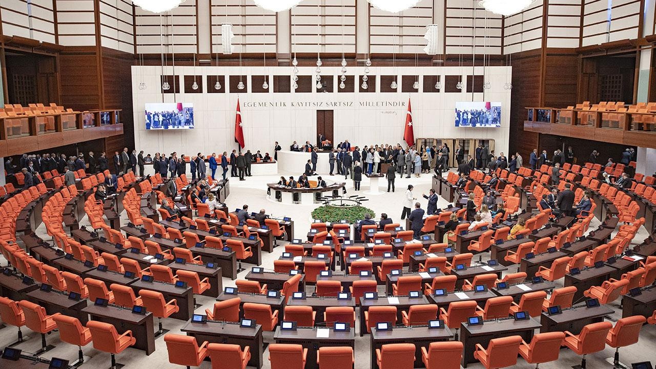 Right-wing lawmakers dominate Turkish parliament