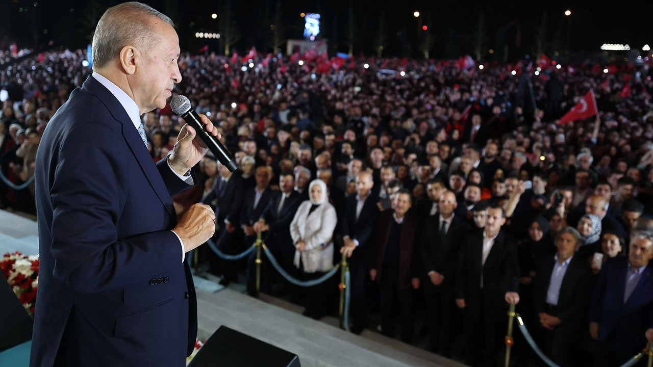 Erdoğan supporters chant 'death penalty' for Demirtaş during victory speech