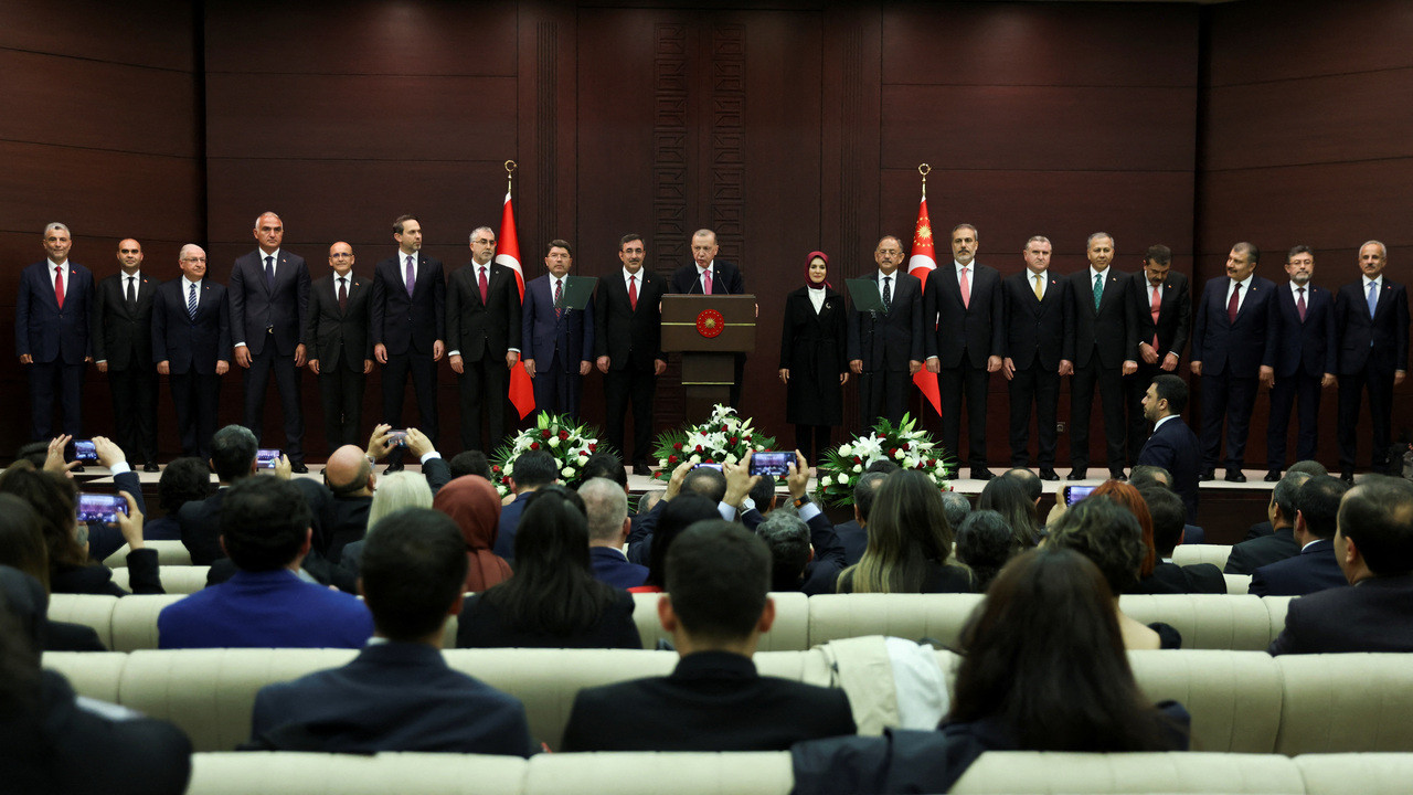 Turkey's new government: Erdoğan changes almost all cabinet members