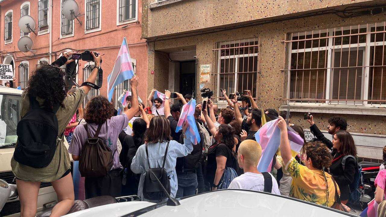 Police blockade entire Beyoğlu, detain Trans Pride March participants