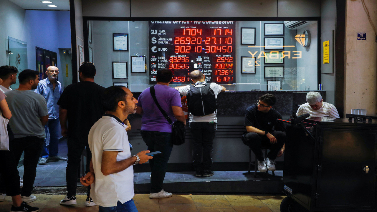 Turkish lira reaches all-time low prior to interest rate announcement
