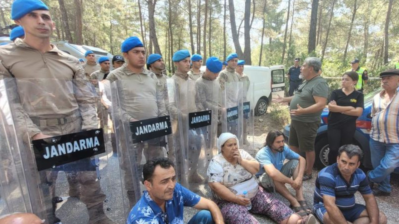 Turkish gendarmerie tear gas villagers for resisting coal mine project in Akbelen Forest, 8 detained