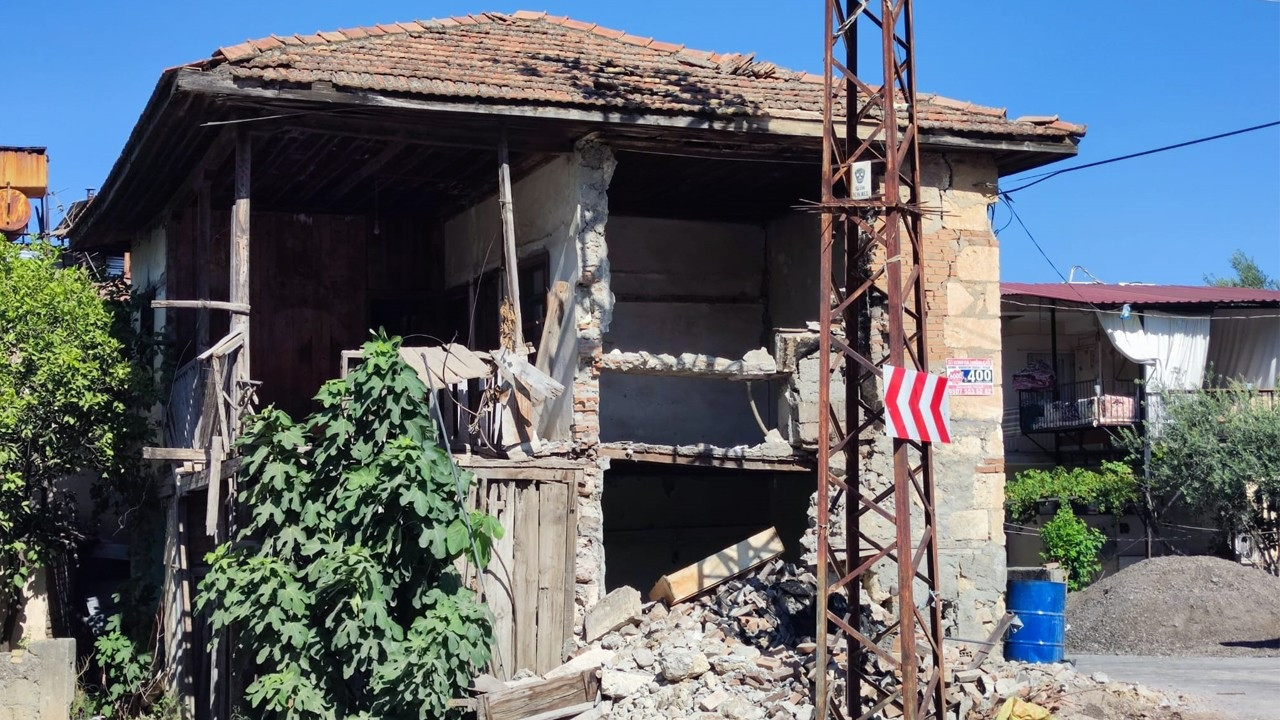 Magnitude 5.5 earthquake in southern Turkey raises fresh fears as 8 injured