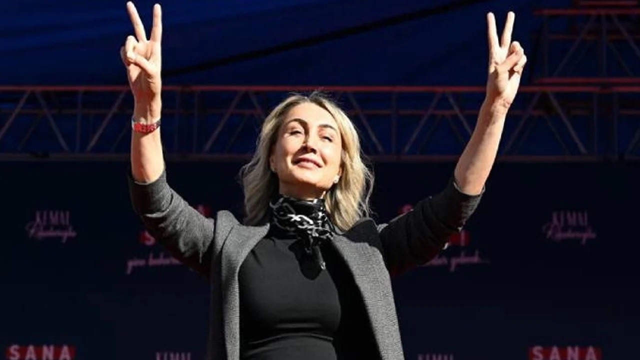 Dilek İmamoğlu defends making victory sign at election rally