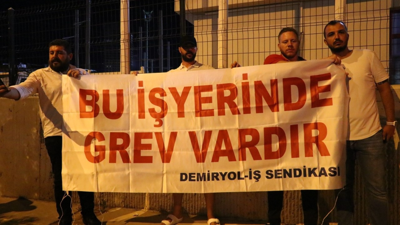 İzmir Municipality’s subway workers go on strike after disagreement