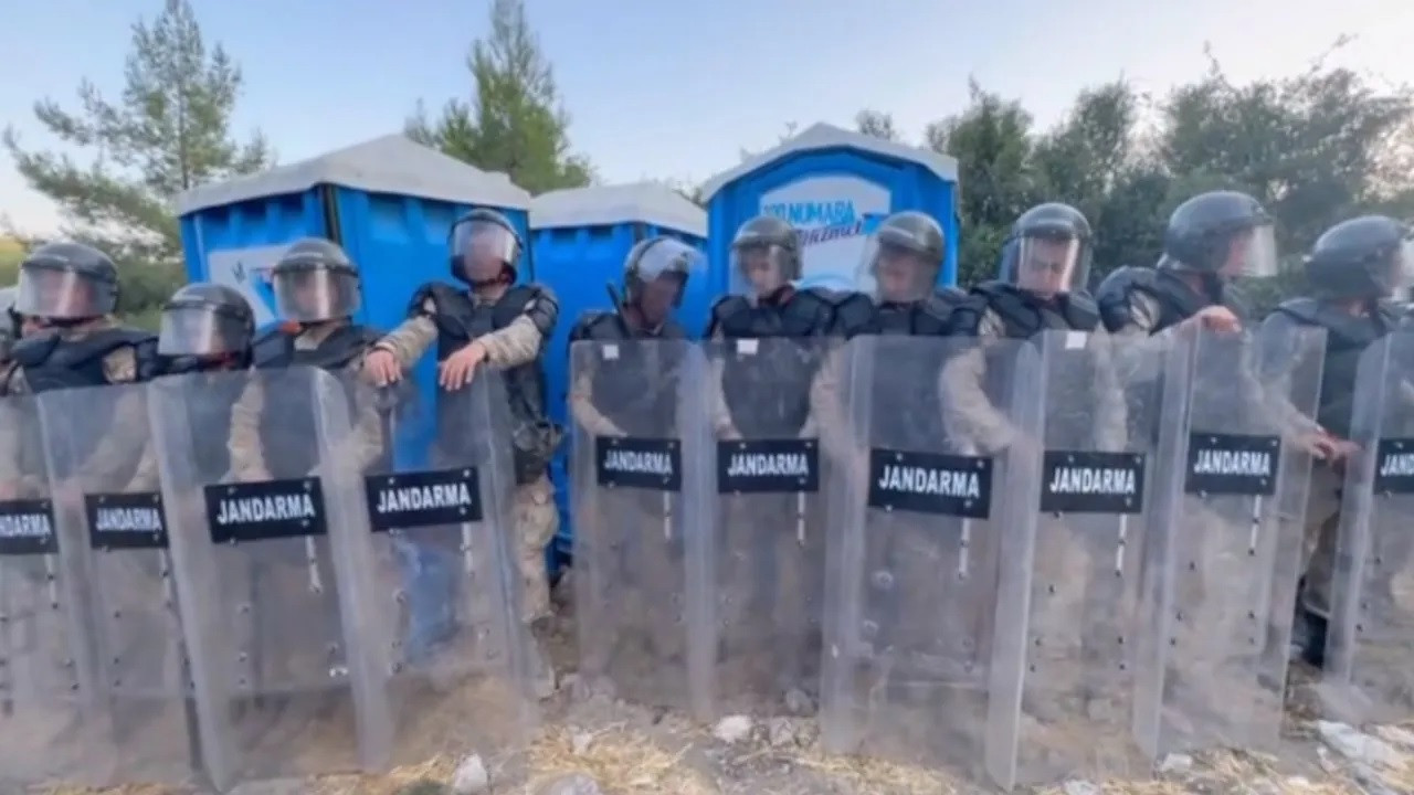 Gendarmerie blockade portable toilets of activists in Akbelen Forest