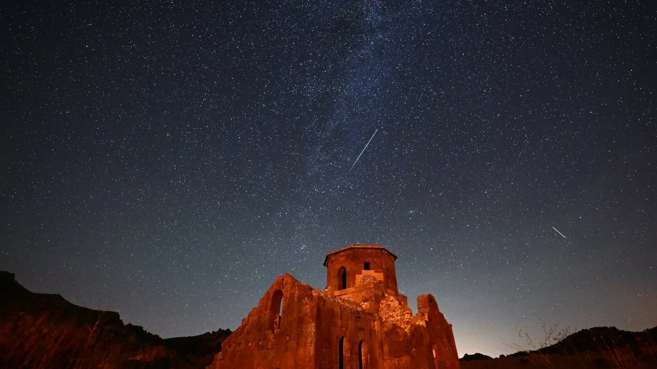 Thousands gather to watch Perseid meteor shower across Turkey - Page 2