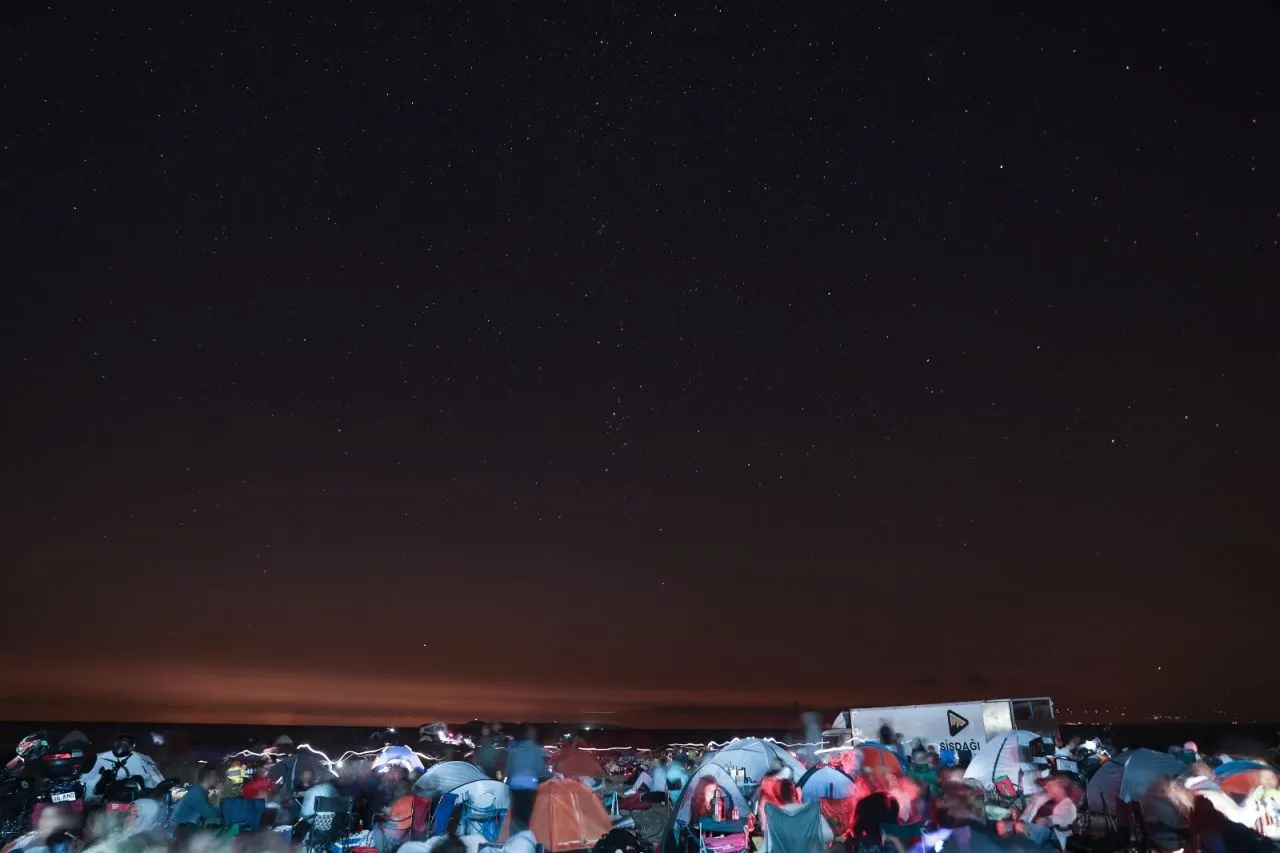 Thousands gather to watch Perseid meteor shower across Turkey - Page 1
