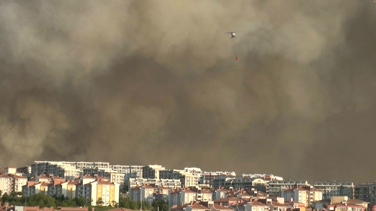 Wildfire forces closure of Turkey's Dardanelles Strait