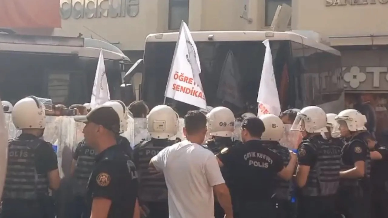 Some 30 private sector teachers detained in protest against low wages and dismissals in Istanbul