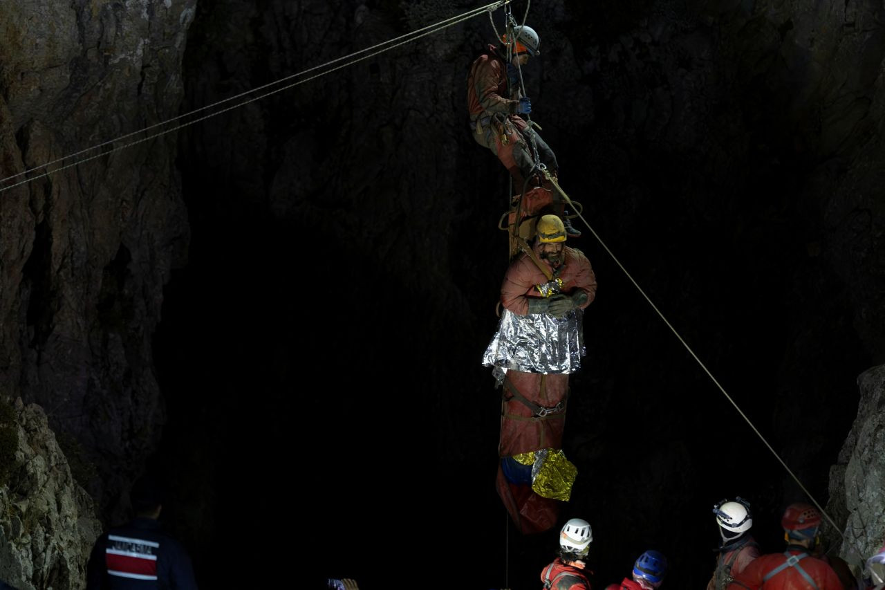 American caver successfully rescued from 1,000-meter depths in Turkish cave - Page 1
