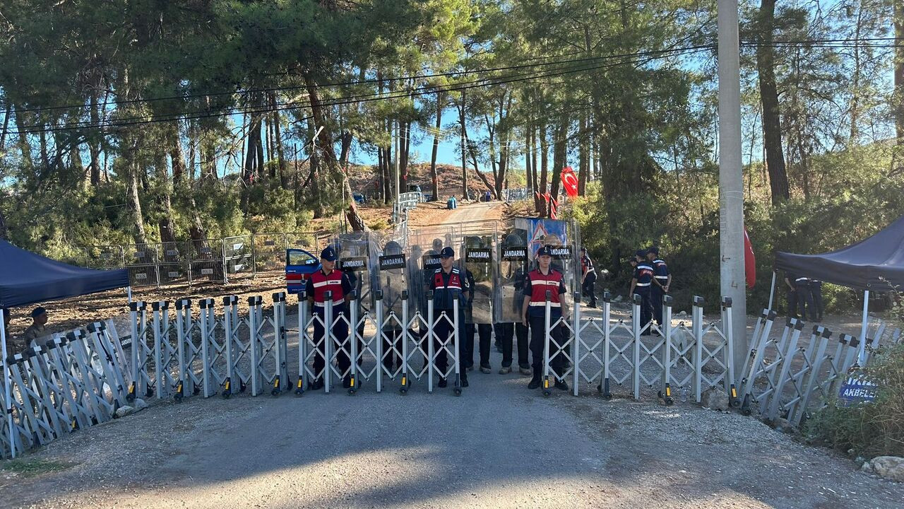 Turkish gendarmerie evacuates villagers watching Akbelen Forest amid tree cutting concerns