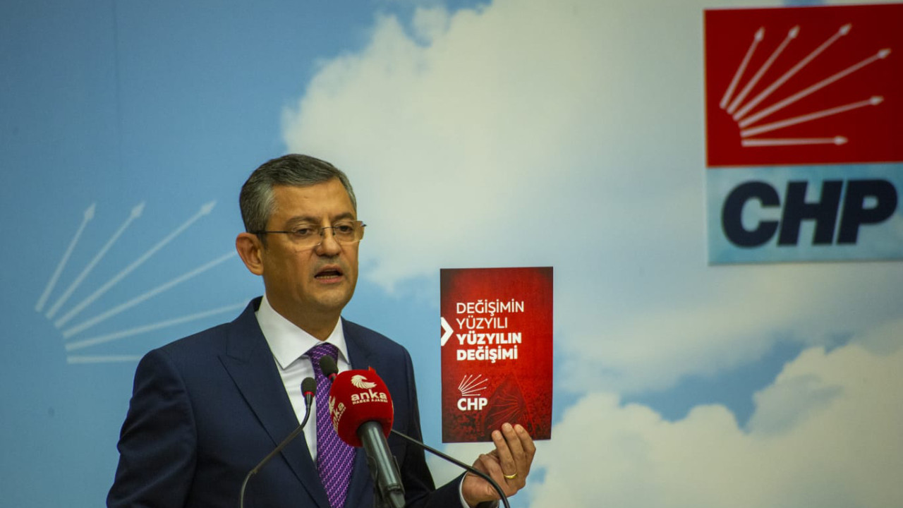 CHP's Özel announces candidacy for party leadership
