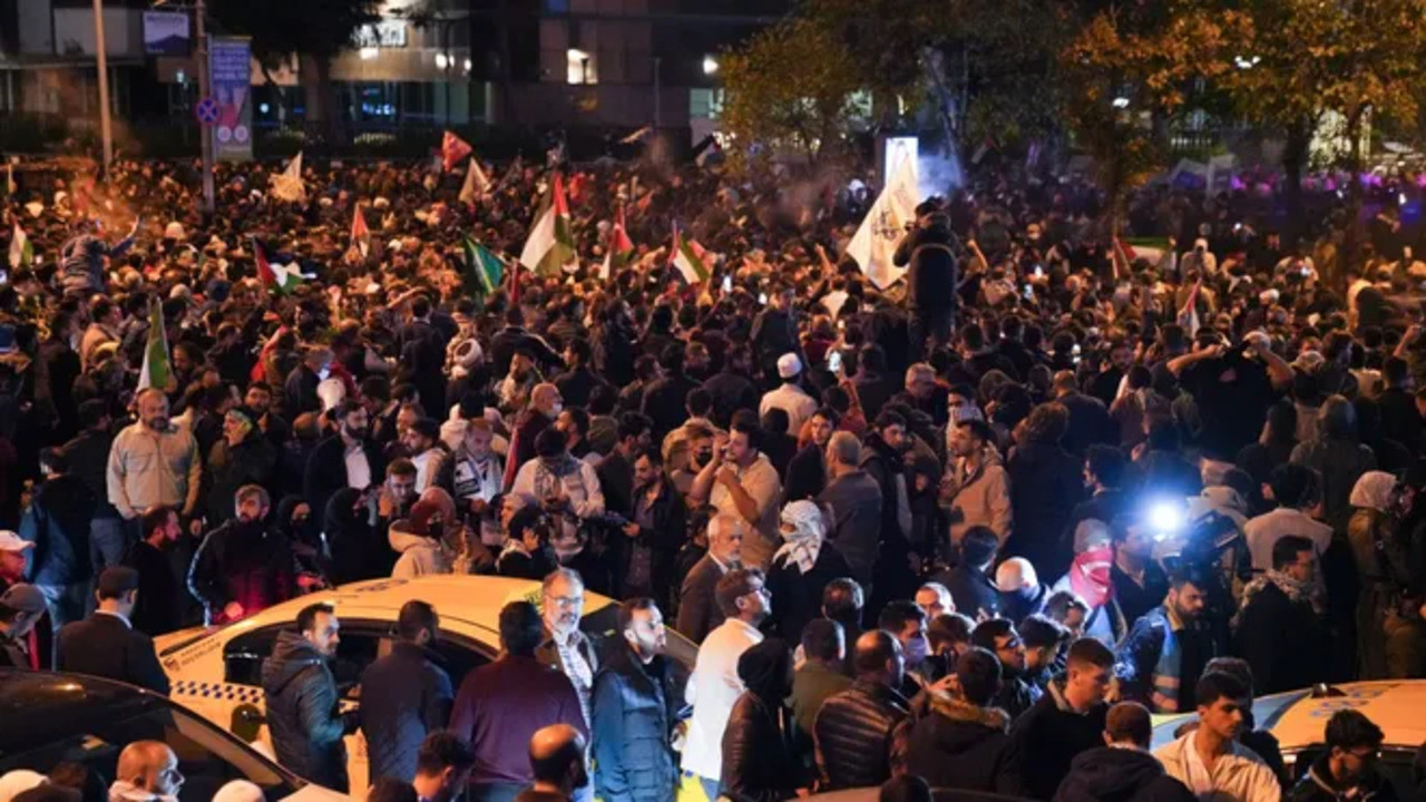 Hospital massacre in Gaza protested in front of Israel's General Consulate in Istanbul