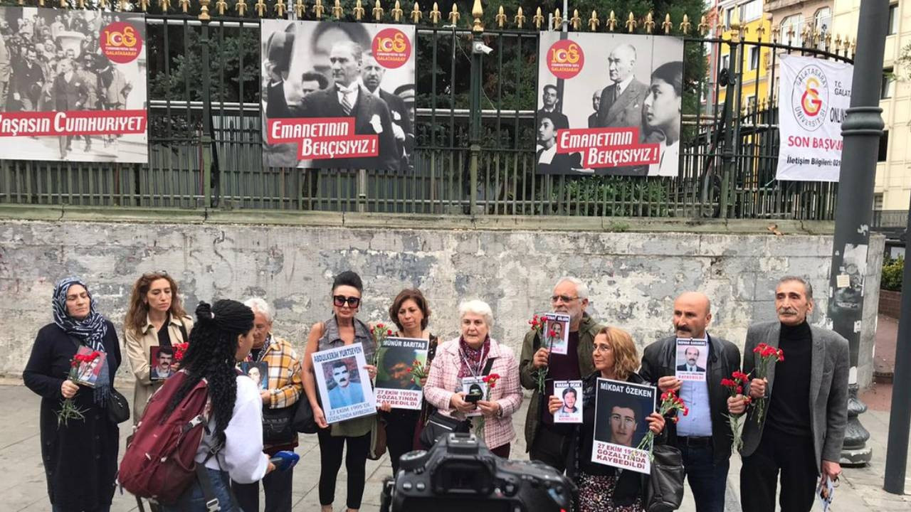 Saturday Mothers hold vigil at Galatasaray w/out police intervention