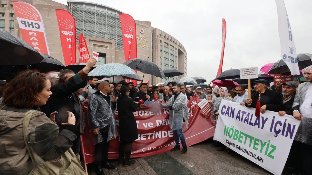 CHP starts sit-in at Istanbul courthouse for imprisoned MP Atalay