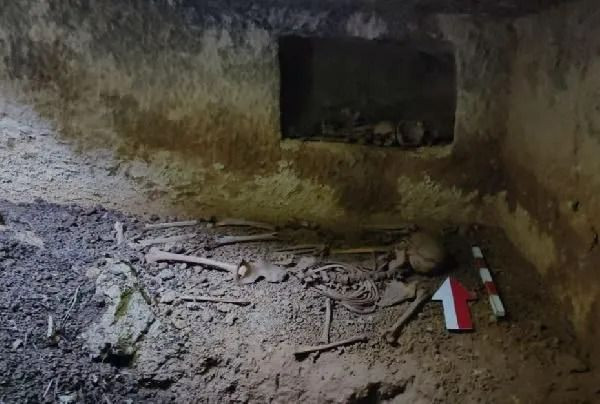 Collapsed garden reveals Roman tomb chamber in southeastern Gaziantep province - Page 1