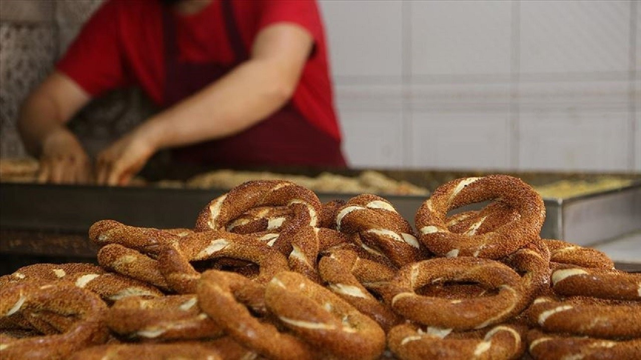 Ankara simit sellers delay price hike until after local elections upon ministry instruction