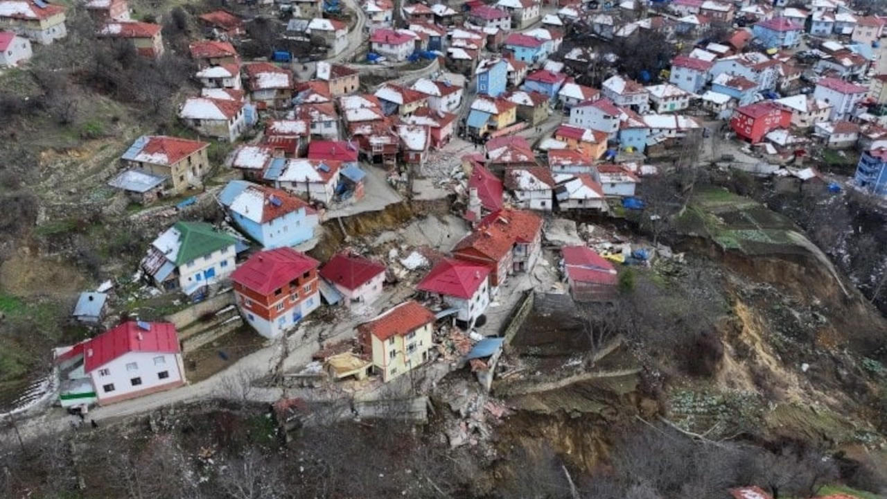 Landslide divides rural village in Turkey, raises earthquake fears