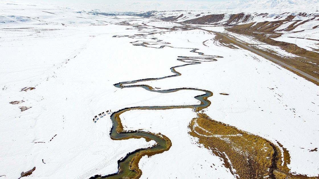 Snow-covered landscape unites with meander in Turkey’s eastern Van - Page 5