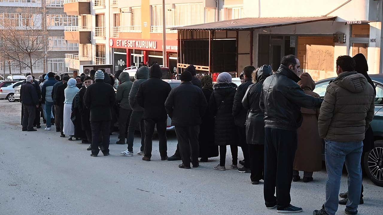Queues form for cheap meat in front of Turkey’s state-run stores