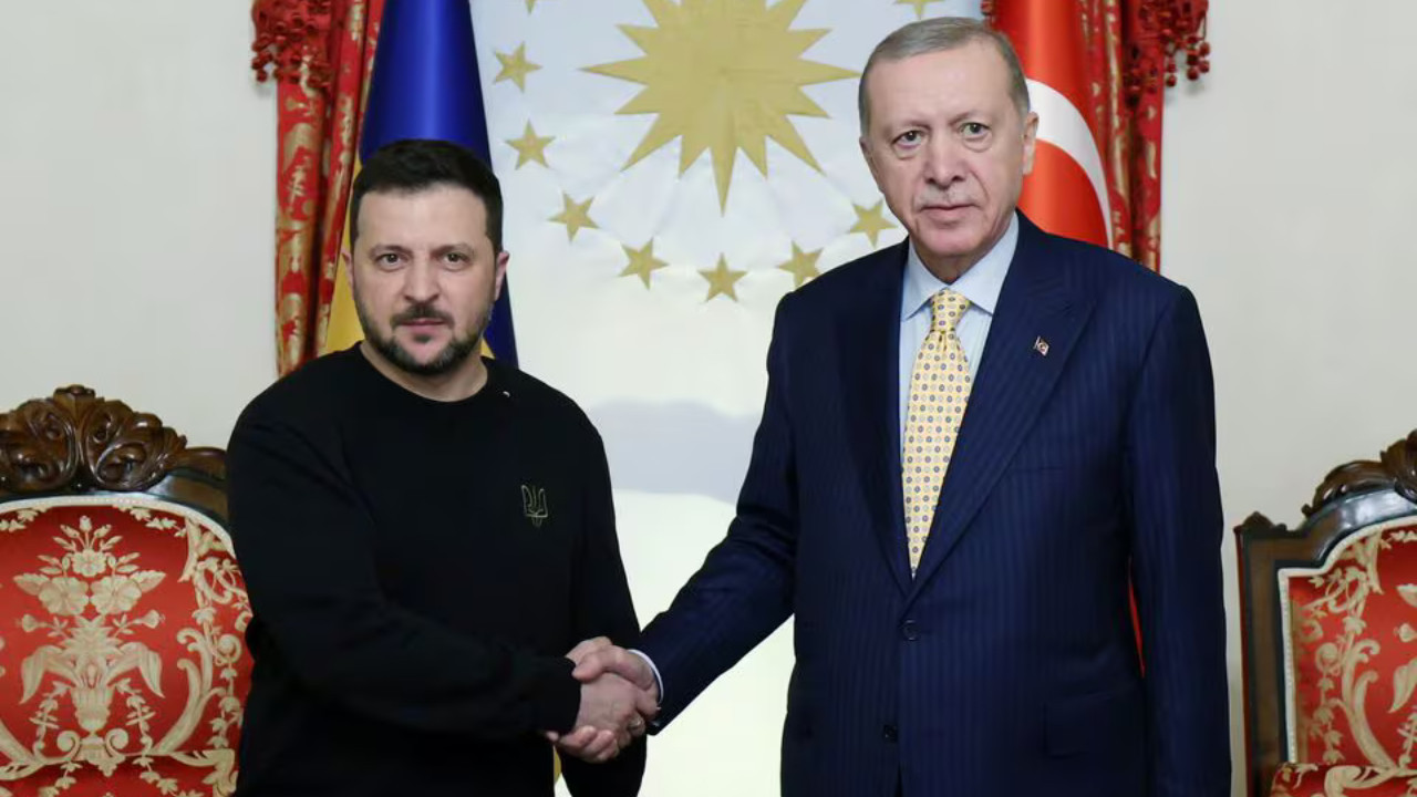 Turkey ready to host summit between Ukraine and Russia to end war, says Erdoğan after meeting with Zelenskiy