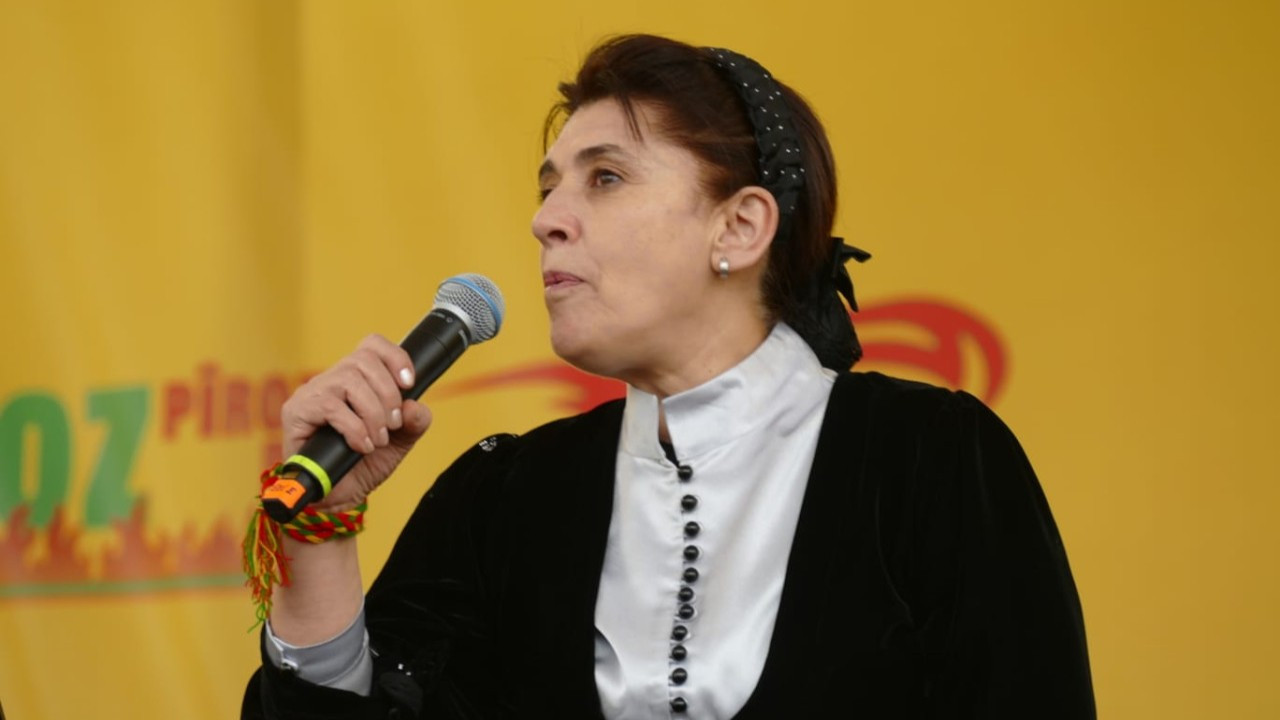 Veteran Kurdish politician Zana wishes ‘peace’ after local elections during Diyarbakır Newroz celebrations