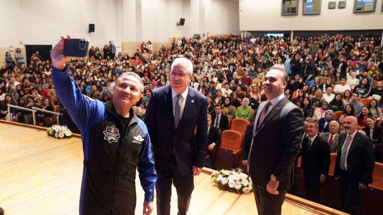 Turkey’s first astronaut campaigns for AKP ahead of local elections