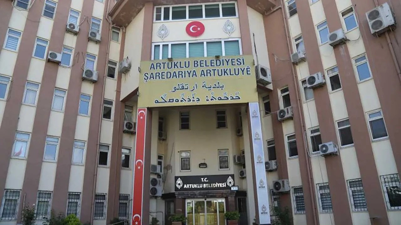 District municipality in Turkey searches for ‘ghost' employees hired by previous AKP admin