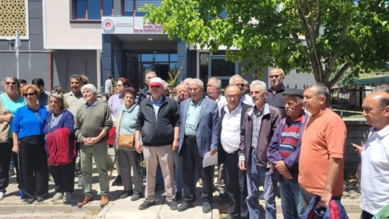 Villagers in western Turkey submit petitions against marble quarry