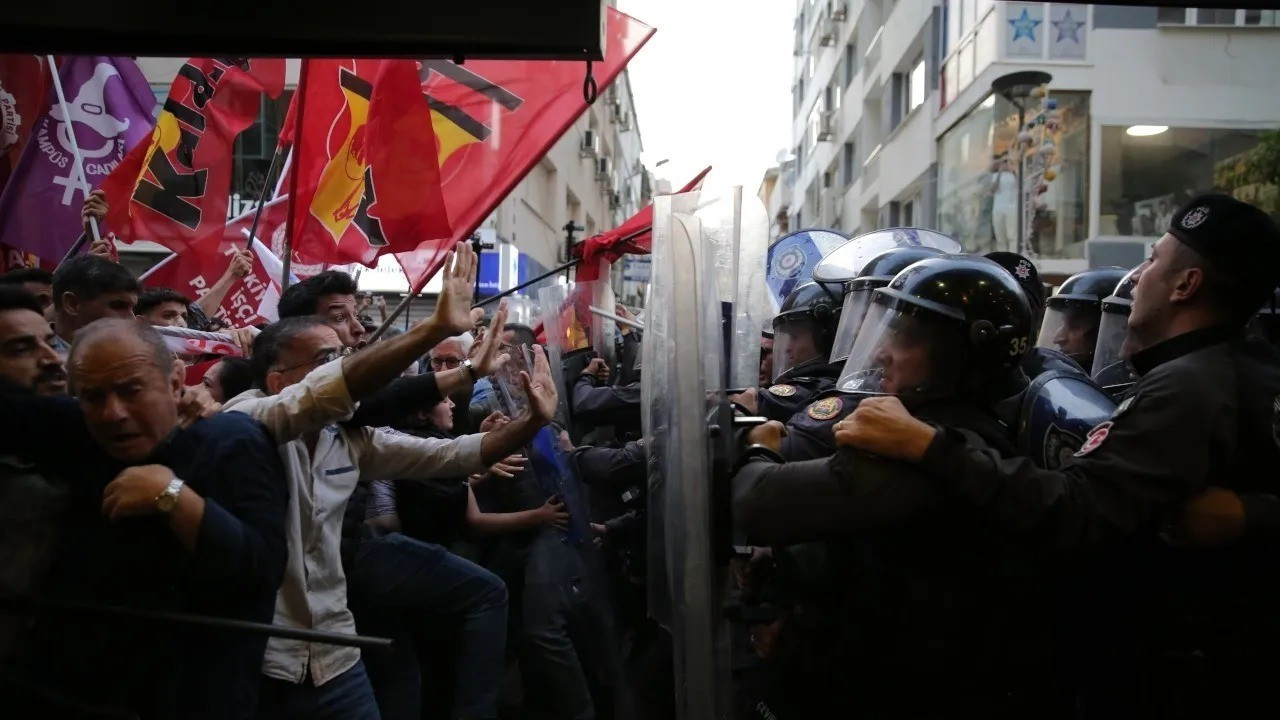 Turkish court arrests nine for protesting Van election hijacking
