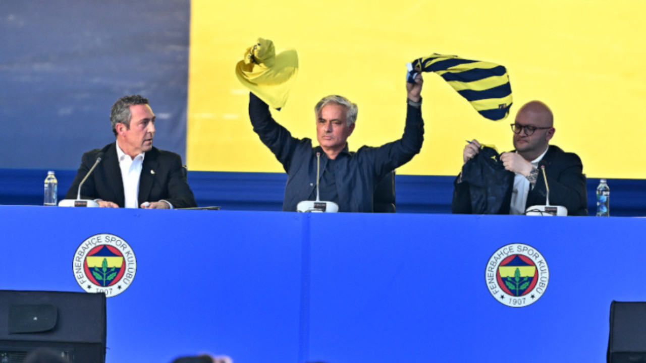 Mourinho unveiled as new Fenerbahçe manager, tells fans 'This shirt is my skin'