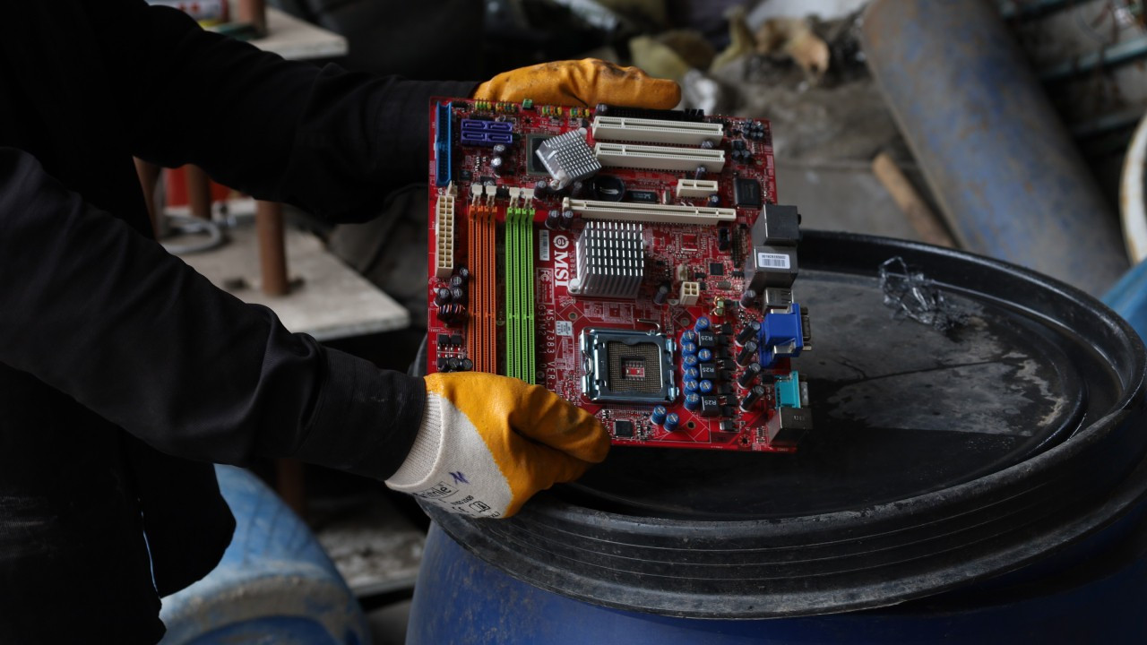 In Van, scrap dealers pick PCs over metal waste for extra buck