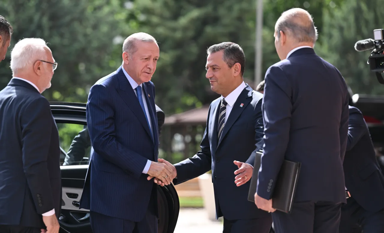 President Erdoğan visits CHP headquarters after 18 years - Page 3