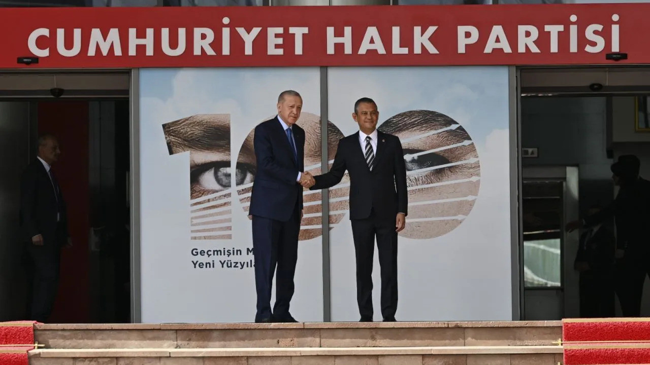 President Erdoğan visits CHP headquarters after 18 years