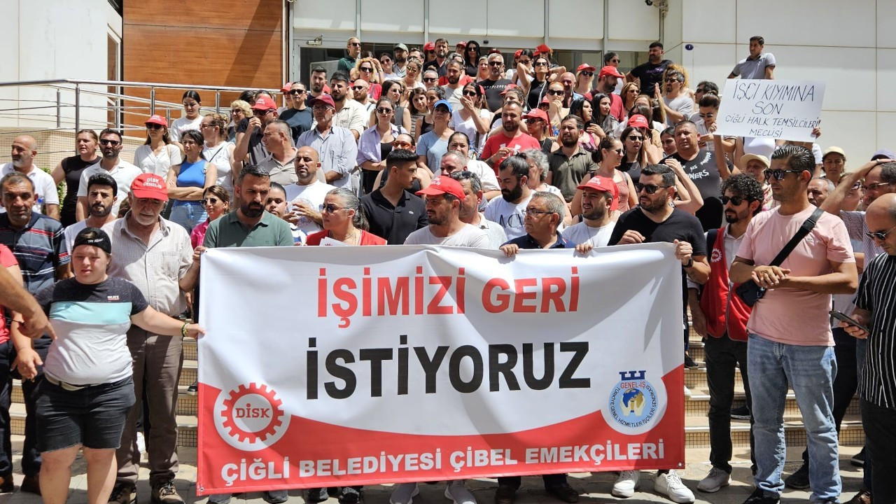 Workers in western Turkey protest municipality for unfair dismissal 