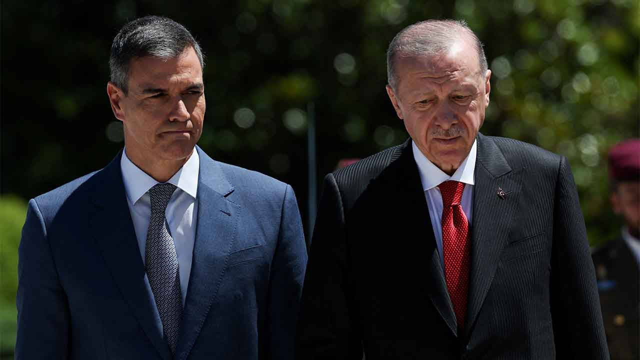 Erdoğan scolds Spanish journo for Kavala, Demirtaş question