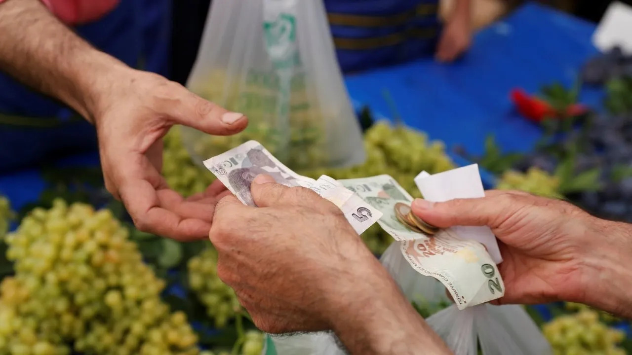 Minimum wage in Turkey falls 2,000 liras below hunger threshold