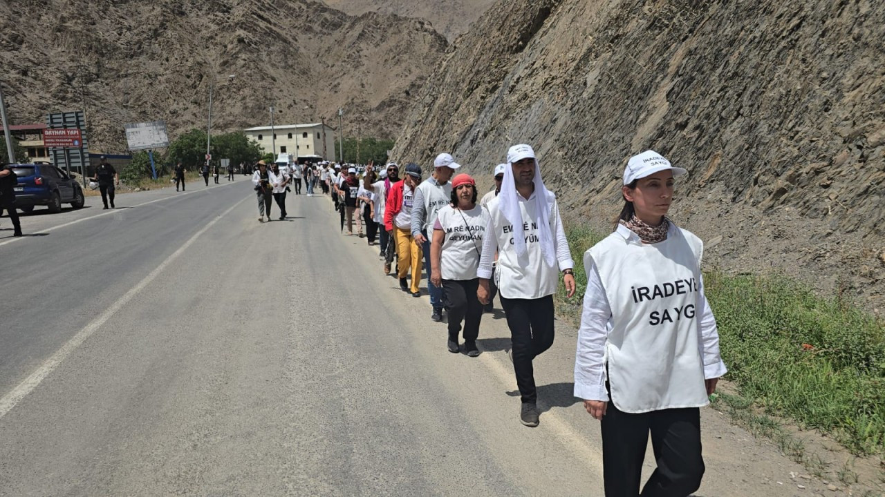 DEM Party’s anti-trustee march reaches Hakkari on eighth day