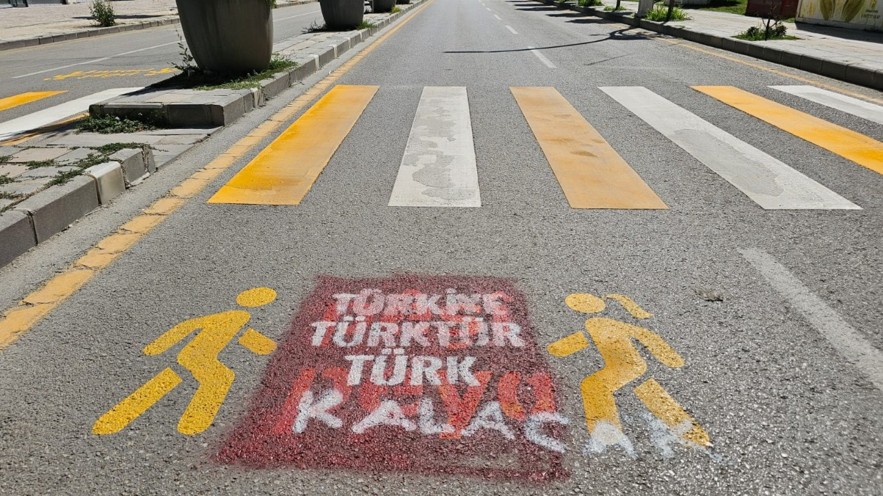 Kurdish traffic signs in Van province vandalized
