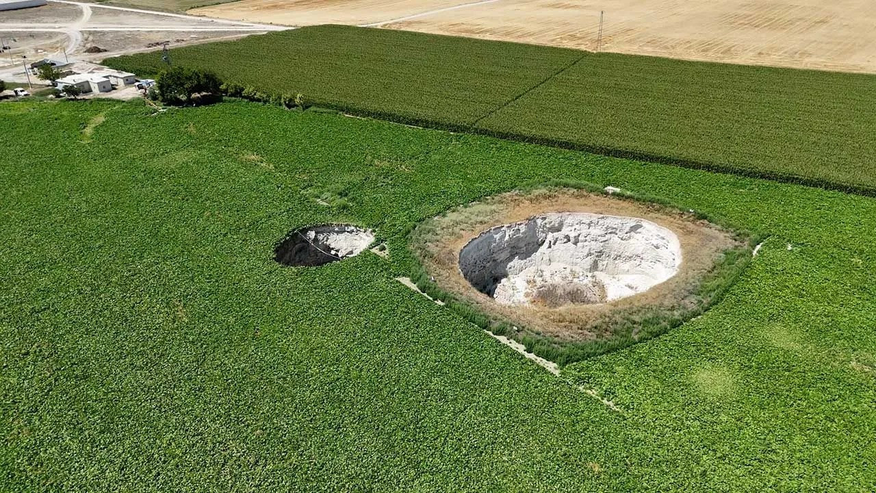 Experts warn as sinkholes approach residential areas in Turkey’s Konya