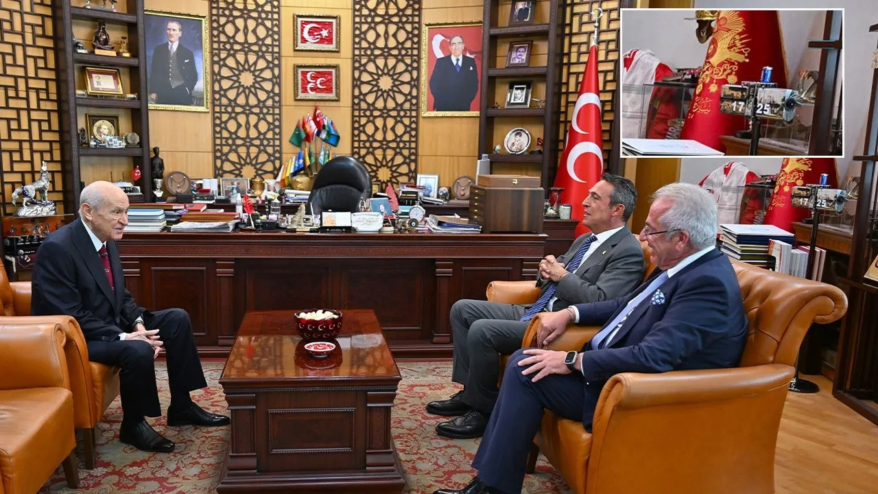 In a photo, MHP leader Bahçeli appears to remind AKP of graft probe latter faced in 2013