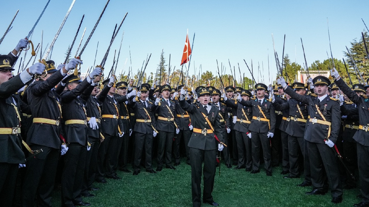 Turkish military dismisses lieutenants, targeted by Erdoğan, for Atatürk chanting during oath ceremony