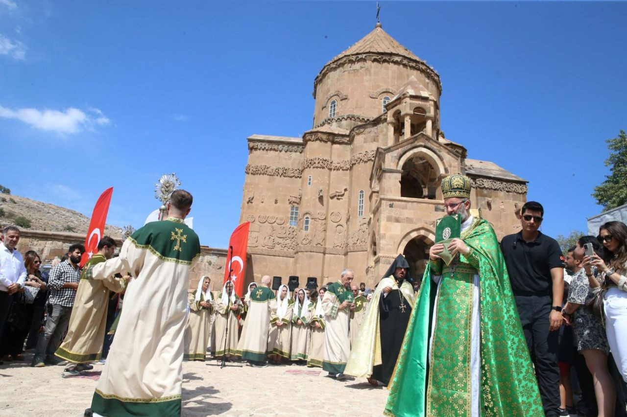 12th annual mass held at Armenian Cathedral of Holy Cross in Akhtamar Island after reopening - Page 1